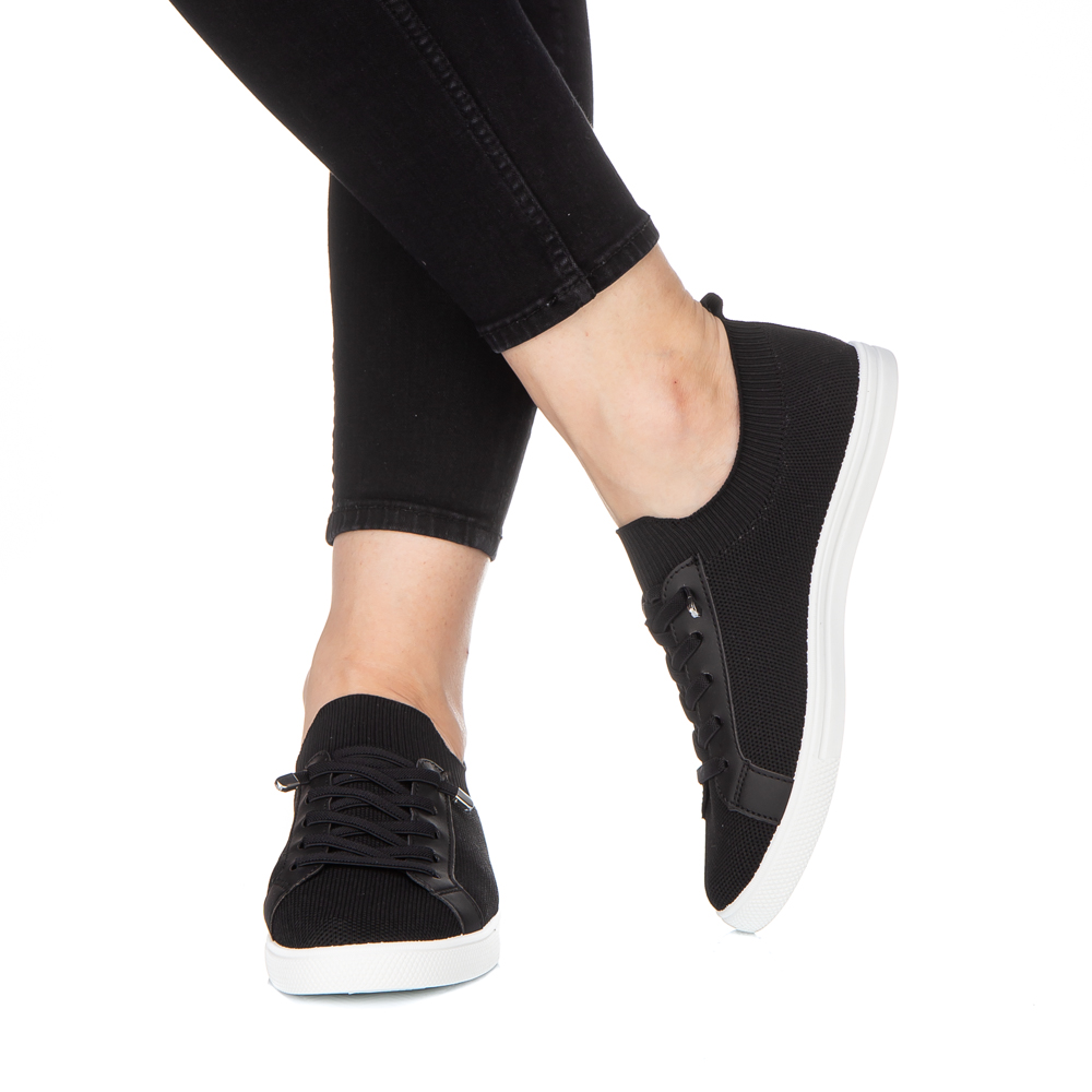 Tenisi dama Aviza negri